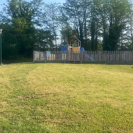 Maisonnette Avec Terrasse Village Vacances, Draps En Option * Cassen