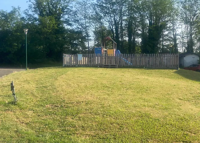 Maisonnette Avec Terrasse Village Vacances, Draps En Option * Cassen